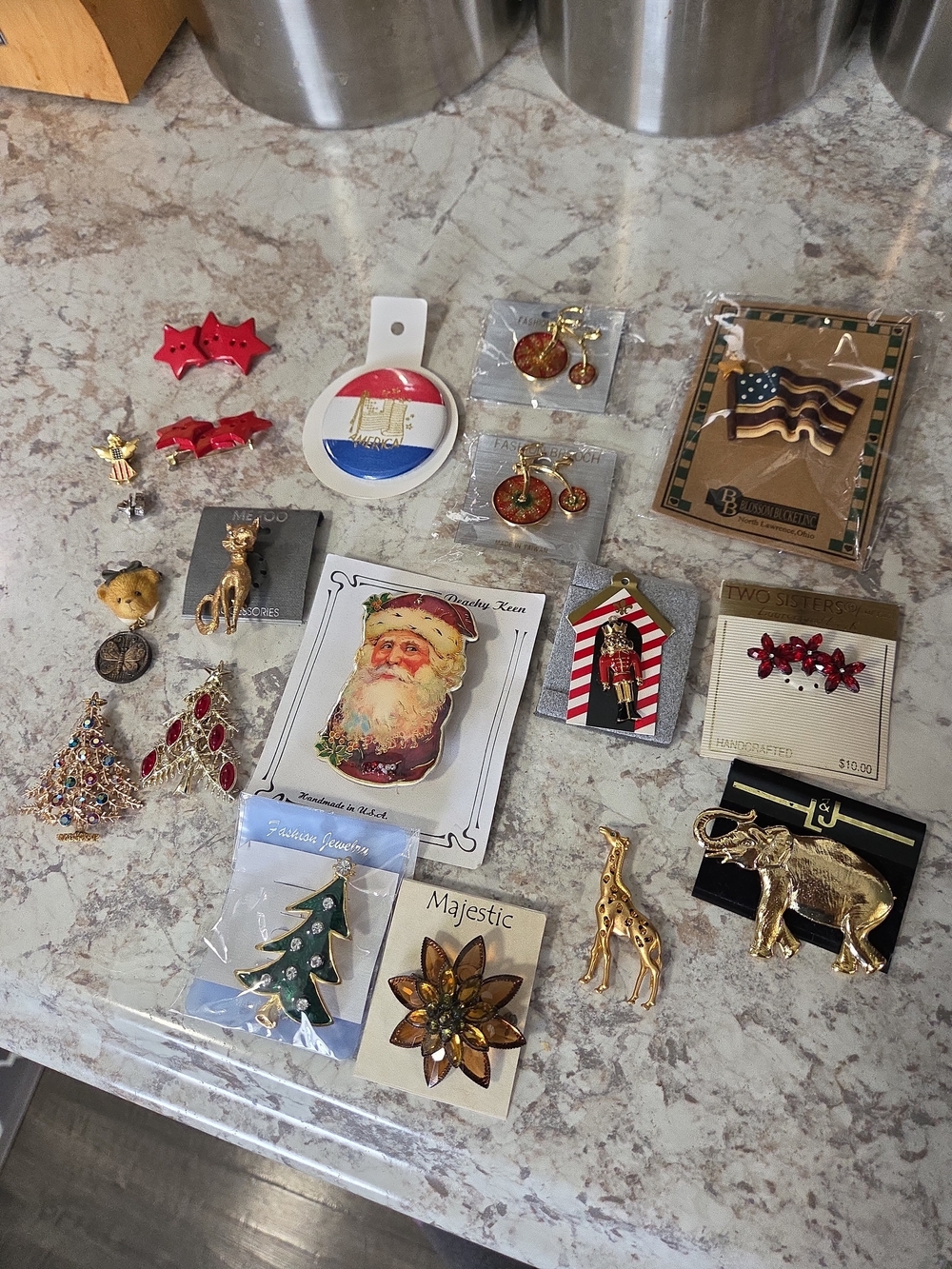Assorted Women's Vintage Brooches/Pins- Lot Of 19- Costume Jewelry, Some Holiday